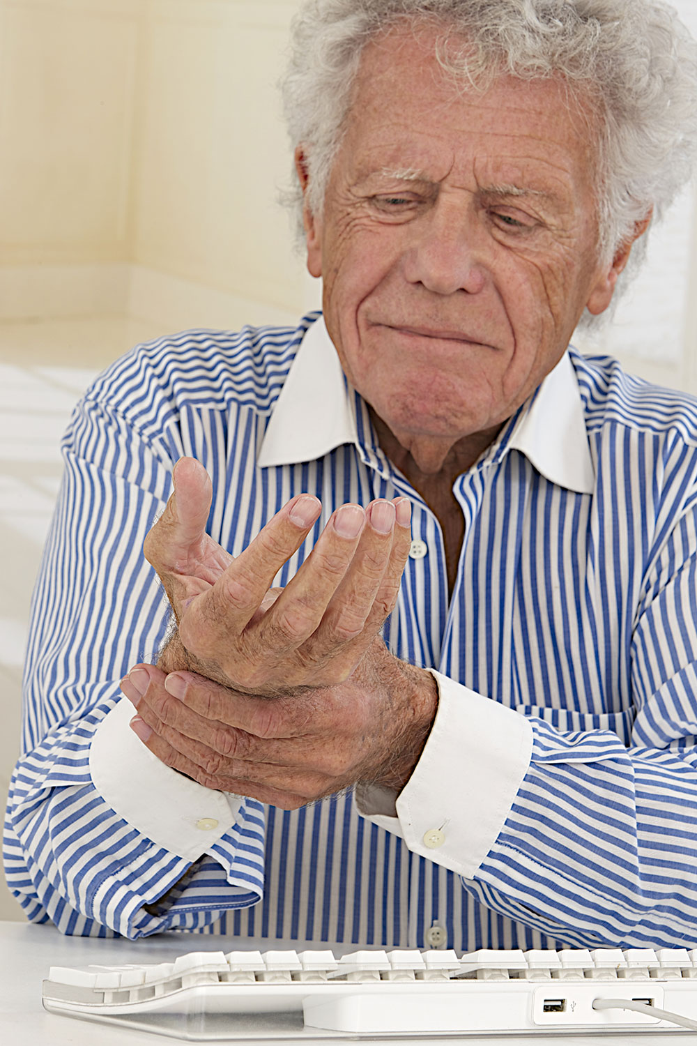 old man with Arthritis and carpal tunnel