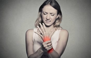 Wrist Pain is a common Carpal Tunnel Syndrome Symptom